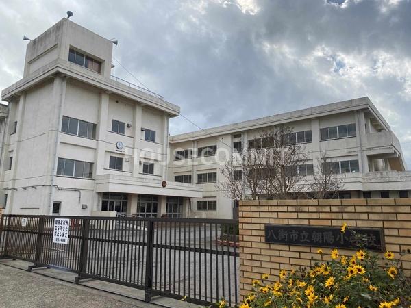 八街市文違の新築一戸建(八街市立朝陽小学校)