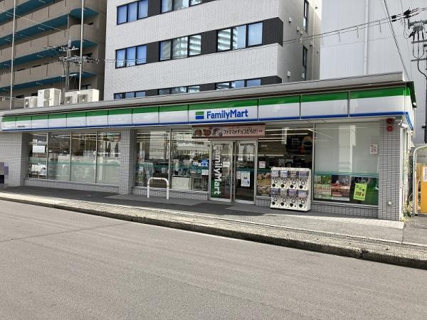 シャルマンコーポ草津(ファミリーマート草津西大路店)