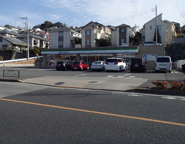 レックス鶴川(ファミリーマート　町田金井町店)