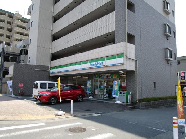 アロハヴィラ鶴川(ファミリーマート鶴川駅西店)