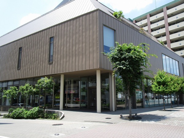 ミルティ・コート(町田市立鶴川駅前図書館)