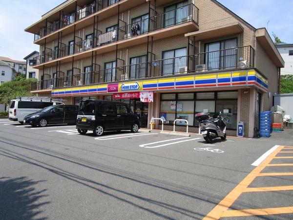 グリーンパレス(ミニストップ町田和光学園前店)