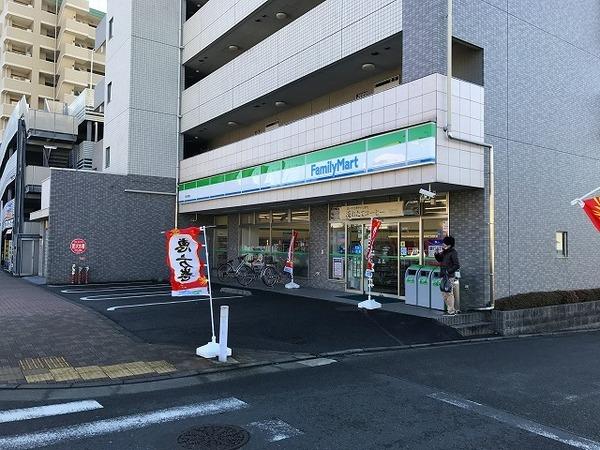 グランドヒル岡上Ｂ(ファミリーマート鶴川駅西店)