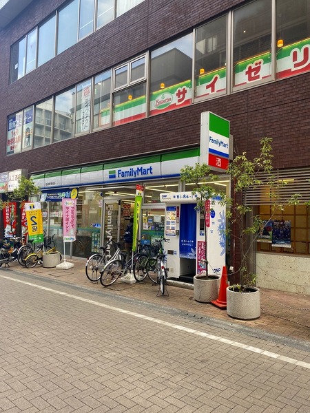 グランドヒル岡上Ａ(ファミリーマート町田鶴川駅北店)