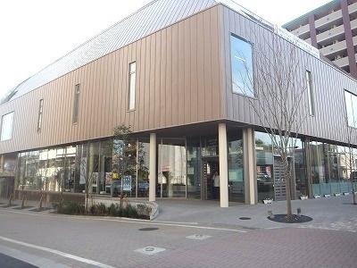 ミルティ・コート(町田市立鶴川駅前図書館)