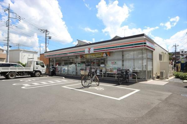 プリュネル(セブンイレブン武里駅東口店)