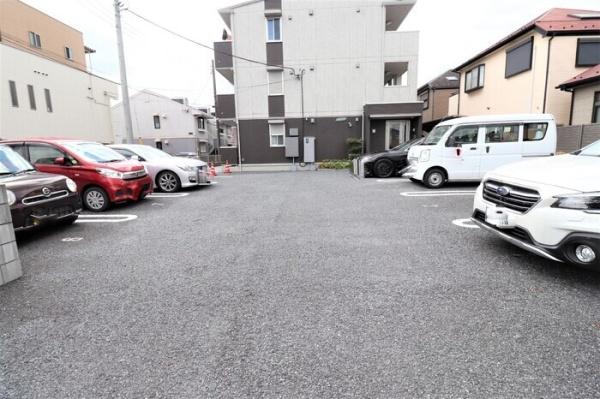 プレ・ド・ラ・ガールせんげん台(駐車場)