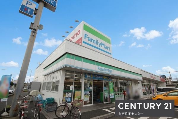 ドエルアーバン２(ファミリーマート　越谷弥十郎店)