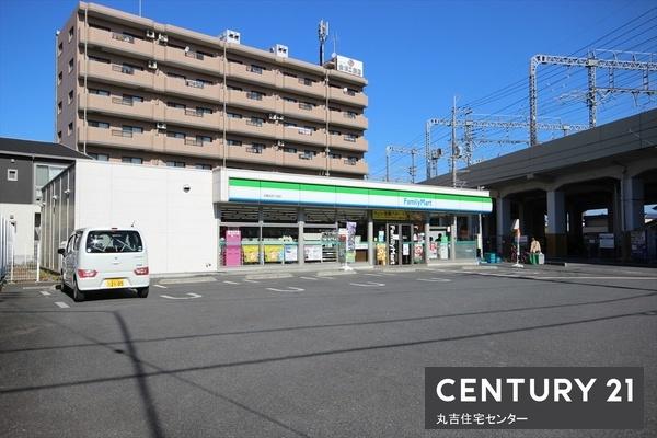 メゾン・ドゥ・トレゾワ(ファミリーマート　北越谷4丁目店)