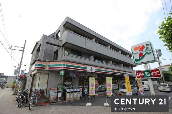 コンフォート嵯峨(セブンイレブン　北越谷駅東口店)