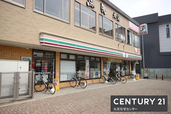 リーベ　レーベン(セブンイレブン　越谷大袋駅西口店)