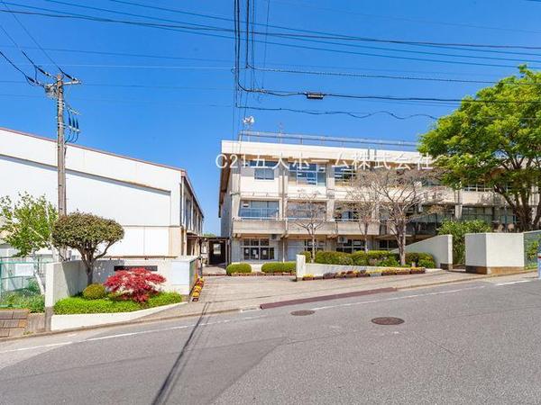 松戸市八ケ崎１丁目の貸家(松戸市立根木内中学校)