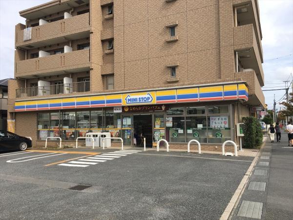 市川市塩焼2丁目のマンション(ミニストップ市川富浜店)