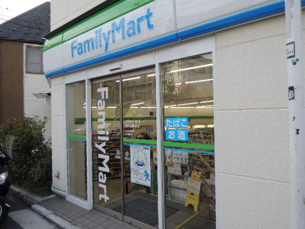 シャトー大岡山(ファミリーマート緑が丘駅前店)