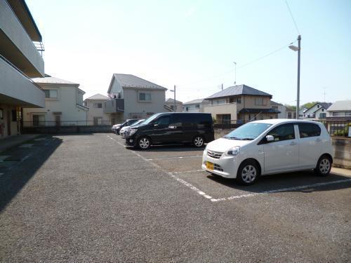サンヒルズ氷川(駐車場)