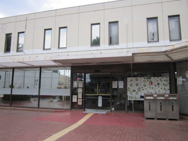 リブリ・久米川(市立中央図書館)