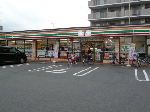 ヴィラ・トリアノン(セブンイレブン小川東町1丁目店)