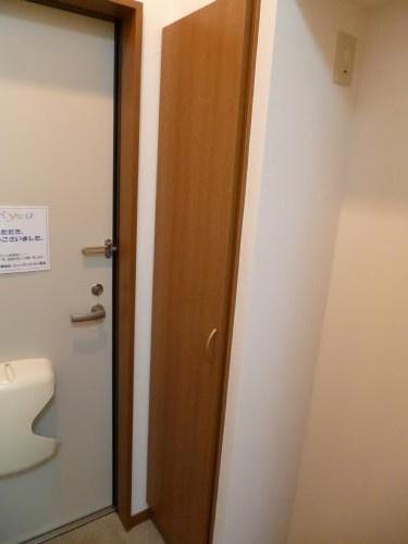 アンプルールブワ セスト(玄関)