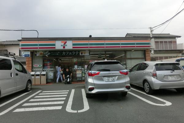 小桜ハイツ(セブンイレブン茅ヶ崎本村3丁目店)