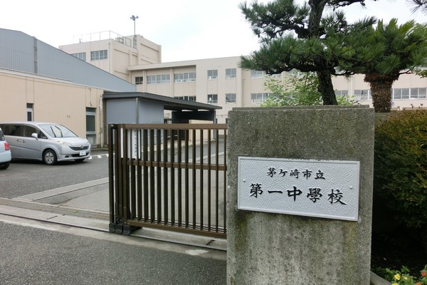茅ヶ崎市東海岸南５丁目のテラスハウス(茅ヶ崎市立第一中学校)