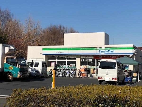 小黒荘(ファミリーマートサンズ狛江西野川店)