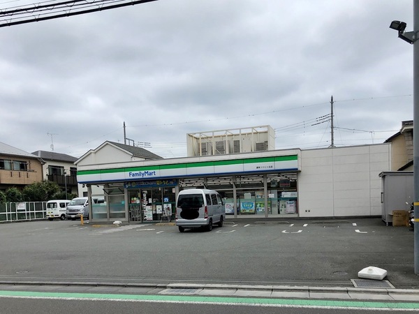 リリオン・ヴィレッジI(ファミリーマート調布つつじヶ丘店)