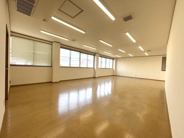 白石八枝子店舗