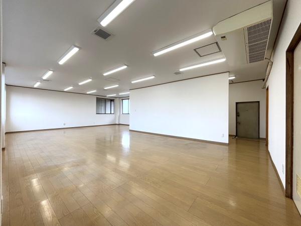 白石八枝子店舗