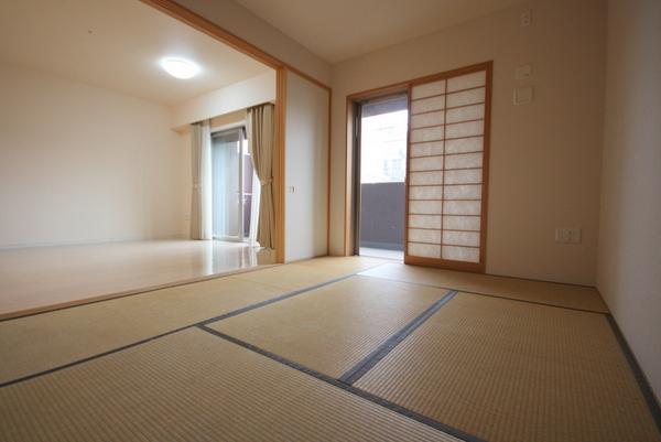 春日部市粕壁東１丁目のマンション