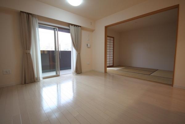 春日部市粕壁東１丁目のマンション