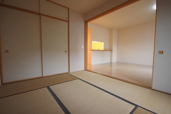 春日部市粕壁東１丁目のマンション