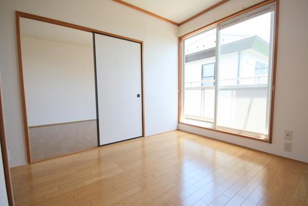 春日部市栄町３丁目のアパート