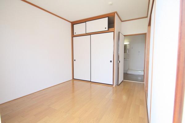 春日部市栄町３丁目のアパート