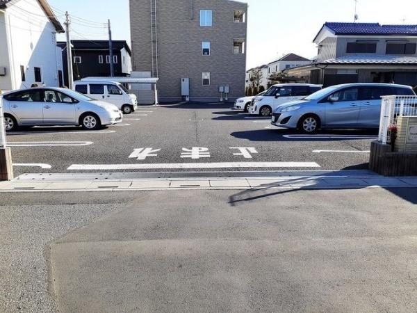 レジデンス KASUKABE(駐車場)