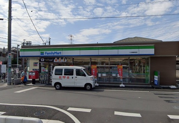 オーガスタ　ＫＴ３(ファミリーマート八木崎駅前店)