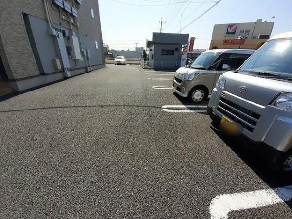 サン・フォート(駐車場)