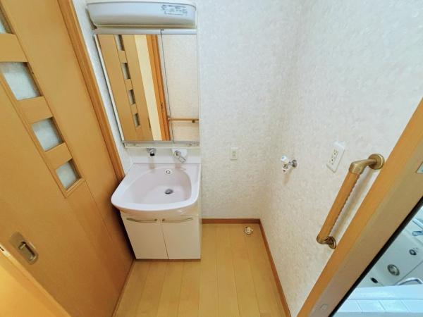 梅田本町貸家