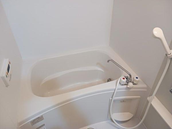 エスト　グリシーナ