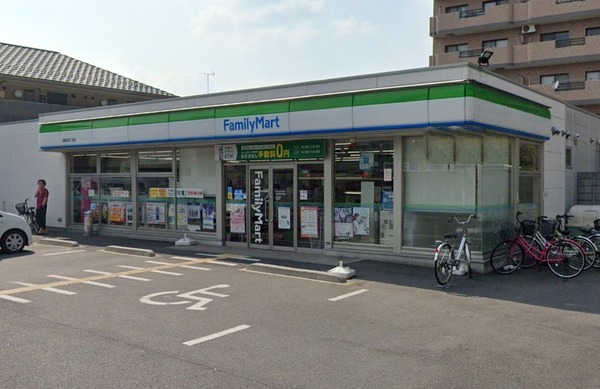 ドミール北越谷(ファミリーマート北越谷四丁目店)