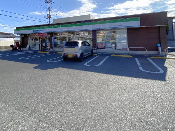 ホワイトヒューレ 2(ファミリーマートさいたま岩槻城町店)
