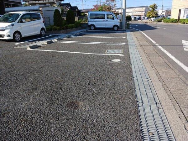 プロムナード ヴィラ2(駐車場)