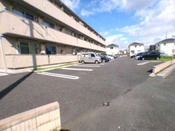 レイクガーデン(駐車場)
