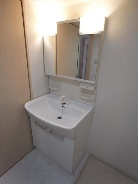 ＢＥＣＫ　ＥＡＳＴ