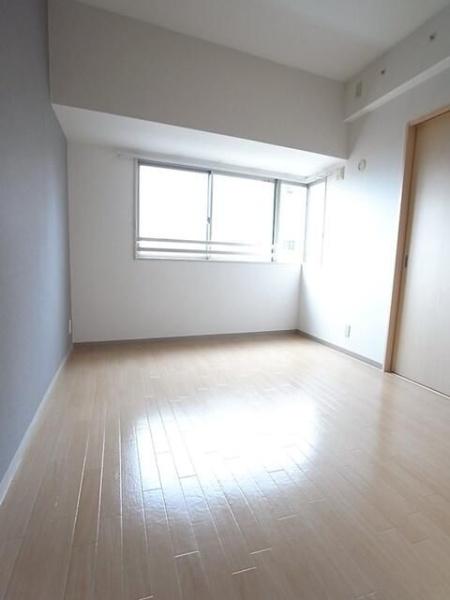 ＢＥＣＫ　ＥＡＳＴ