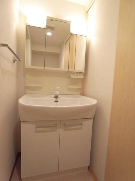 ＢＥＣＫ　ＥＡＳＴ