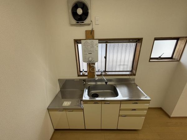 白石八枝子店舗