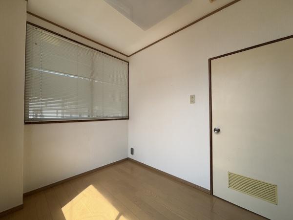 白石八枝子店舗