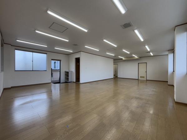 白石八枝子店舗