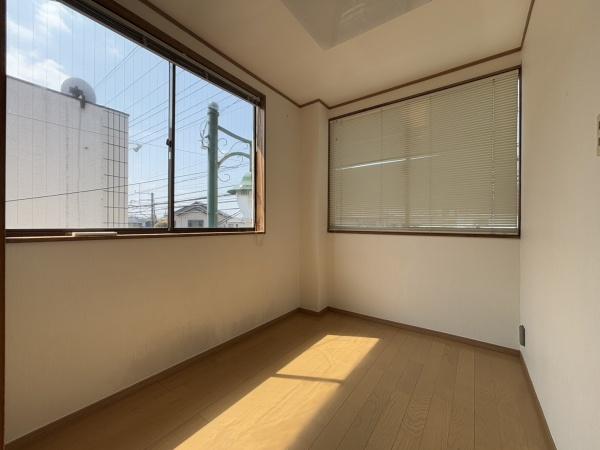 白石八枝子店舗