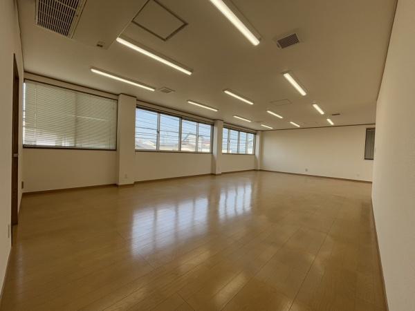 白石八枝子店舗